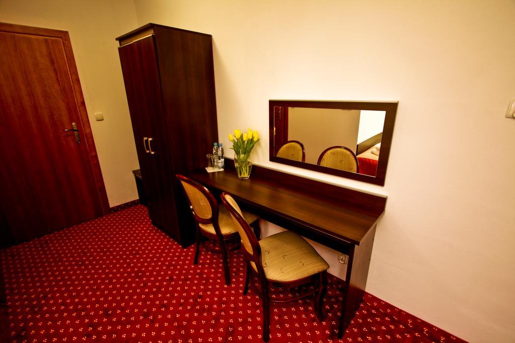 Hotel Milord ปูลตุสค์ ภายนอก รูปภาพ