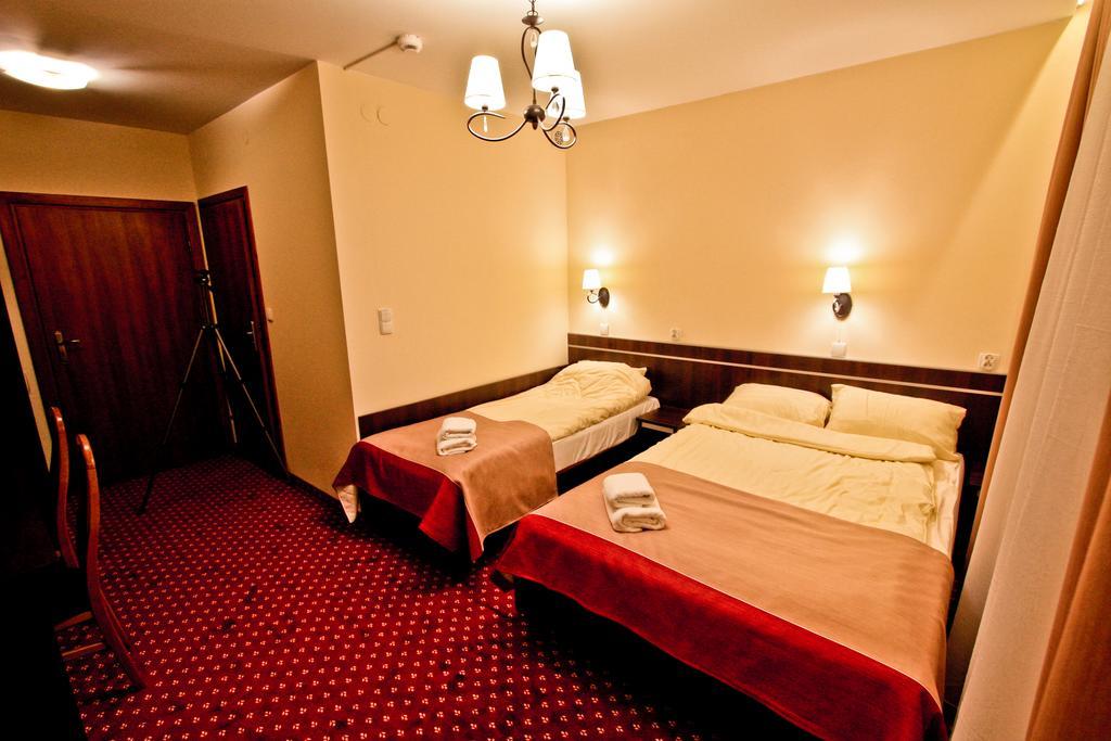 Hotel Milord ปูลตุสค์ ภายนอก รูปภาพ