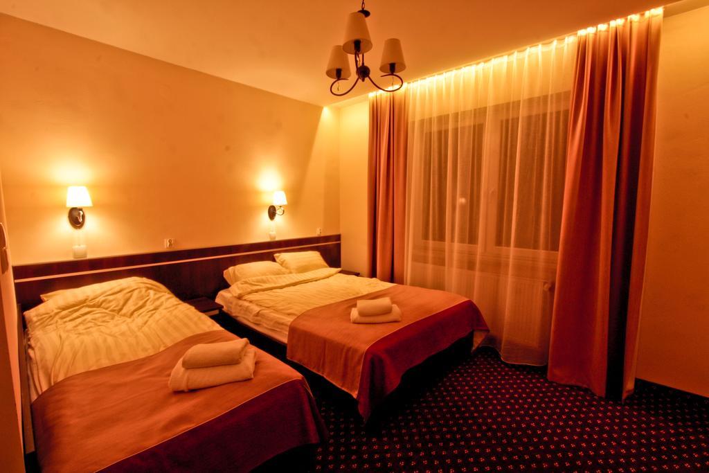 Hotel Milord ปูลตุสค์ ภายนอก รูปภาพ
