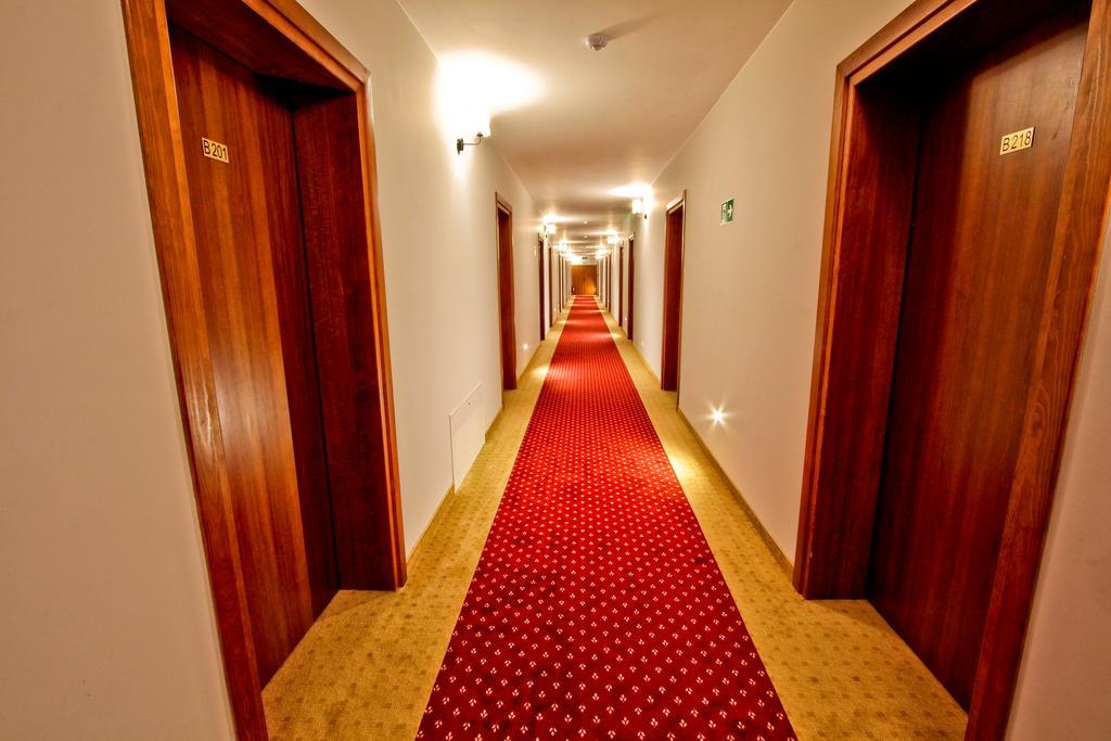 Hotel Milord ปูลตุสค์ ภายนอก รูปภาพ