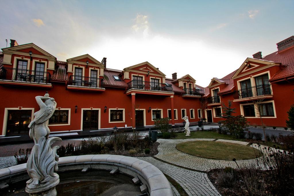 Hotel Milord ปูลตุสค์ ภายนอก รูปภาพ