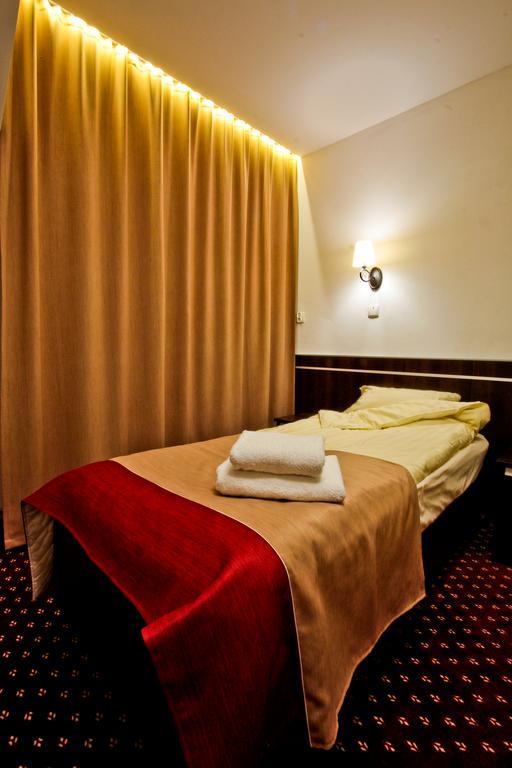 Hotel Milord ปูลตุสค์ ภายนอก รูปภาพ